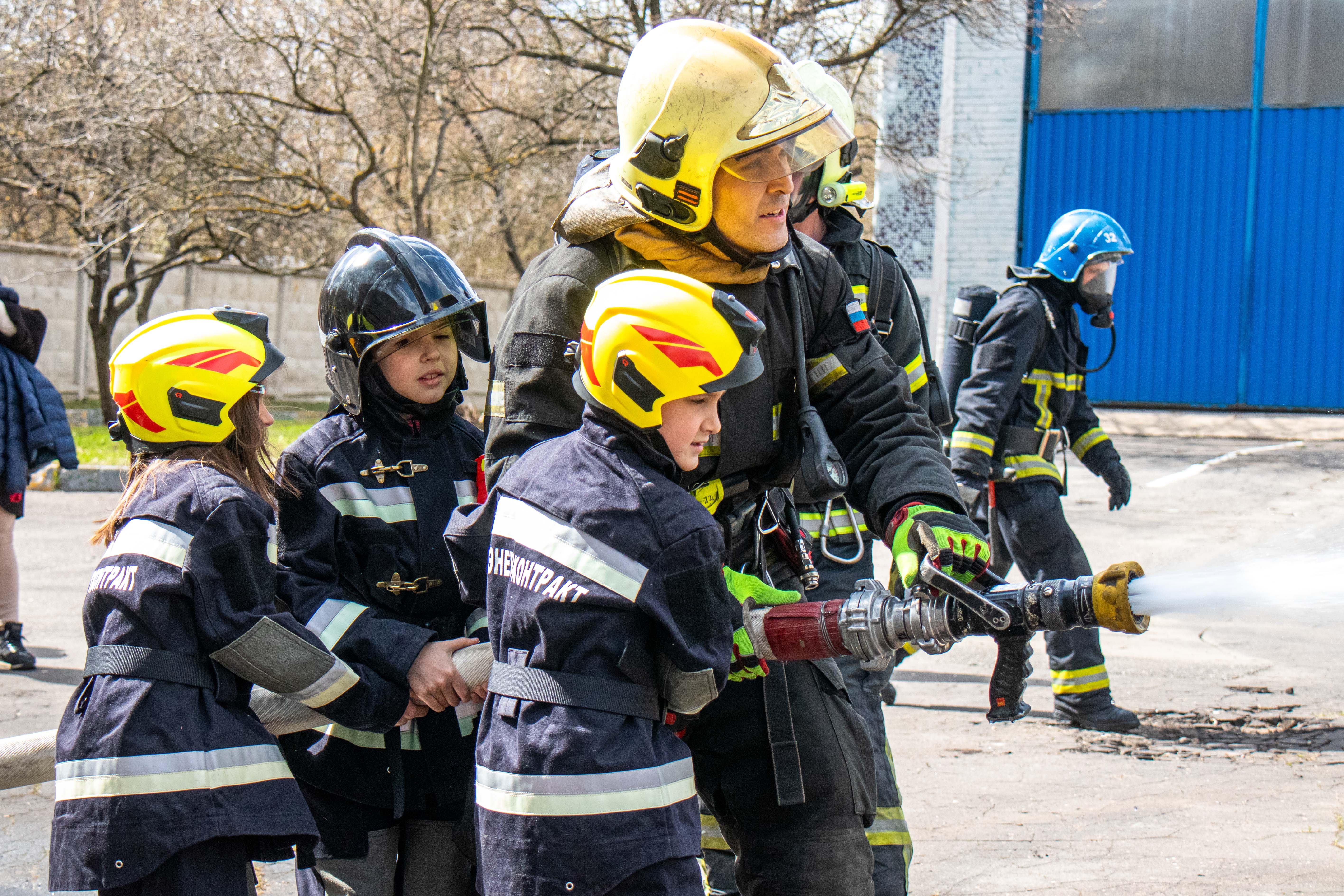 В преддверии празднования дня Пожарной охраны сотрудники Управления по ЮАО провели Московский открытый урок по основам безопасности жизнедеятельности!